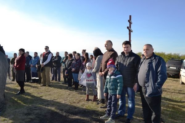 На Тячівщині на горі Капуна урочисто піднялии величезний прапор України – 02