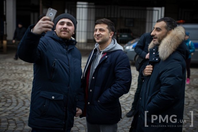 Зеленський з «Кварталом 95» в Ужгороді: Агітувати не збираємось, однак закликаємо всіх прийти на вибори – 01