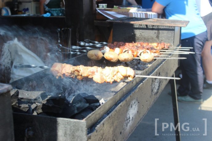 У Мукачеві розпочався фестиваль "Огинь і мнясо": асортимент та ціни – 19
