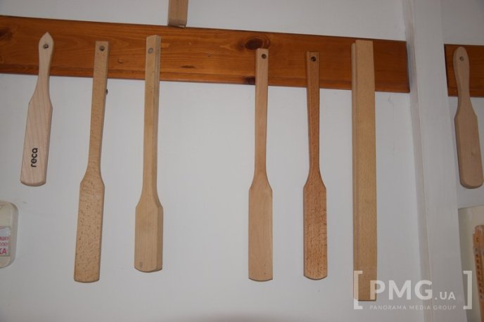 Закарпатці у маленькому селі виготовляють продукцію, яку купують у найрозвиненіших європейських країнах – 06