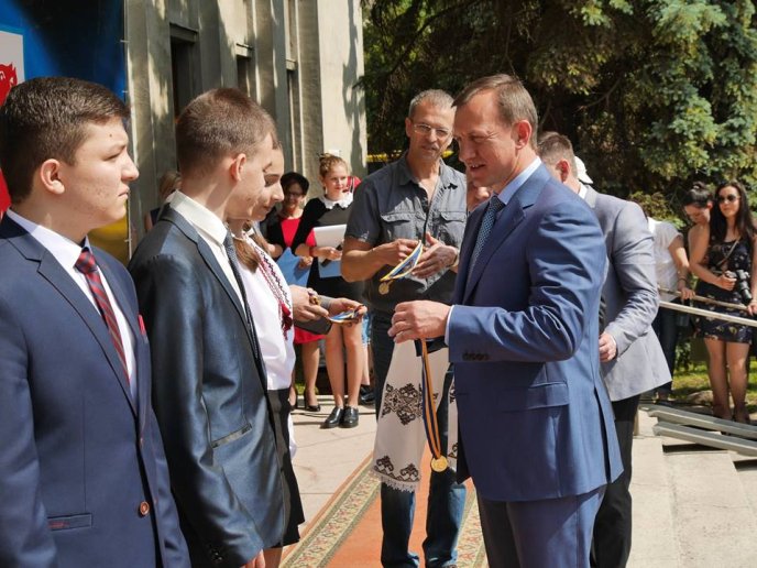 Загальноміський парад випускників відбувся і в Ужгороді – 14