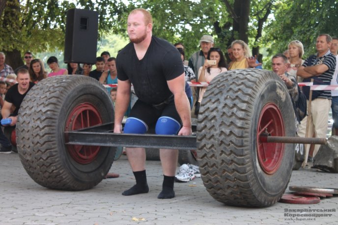 В Ужгороді визначали найсильніших богатирів – 05