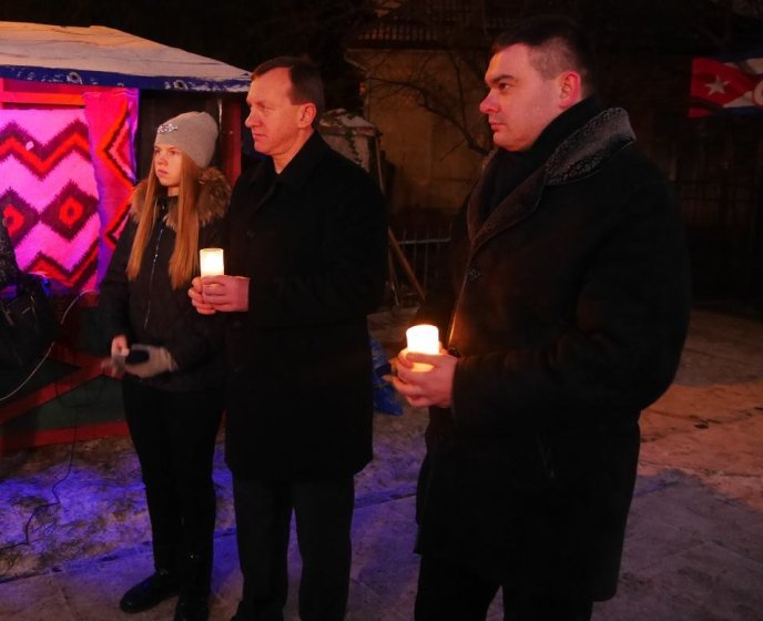 Пластуни передали ужгородцям Вифлеємський вогонь миру – 05