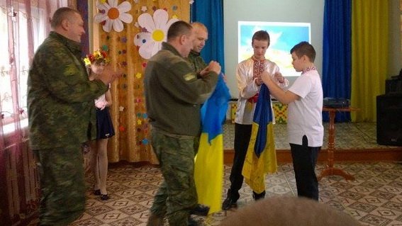Школярі Артемівська привітали закарпатських військових з Днем Збройних Сил України – 04
