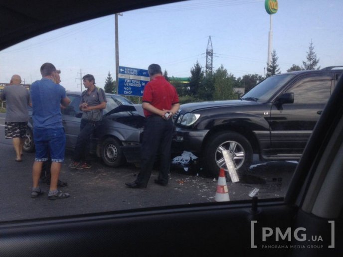 Біля поста ДАІ у Мукачеві сталась ДТП: зіткнулись два автомобілі – 03