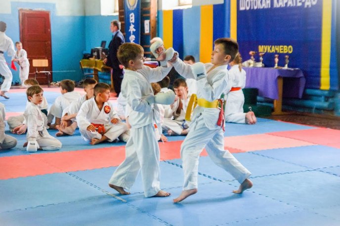 Мукачівці стали найкращими на обласному чемпіонаті з шотокан карате-до – 01