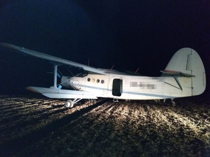 Закарпатські прикордонники "прогавили" літак із нелегалами – 01