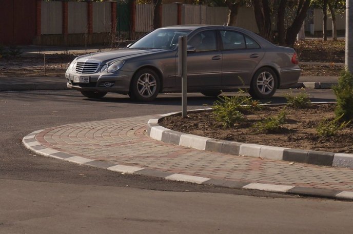 У мікрорайоні Росвигово в Мукачеві завершується облаштування нового перехрестя – 14