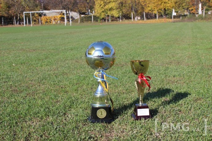 Гравців ФК "Сокіл" нагородили золотими медалями чемпіонату Мукачівщини з футболу – 06