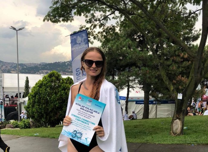 Ужгородка Олеся Смирнова взяла участь у масштабному запливі через Босфор – 07