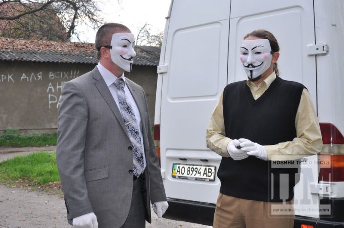 У Мукачеві відбувся соціальний флешмоб, в рамках якого розбили телевізор (ФОТО) – 03