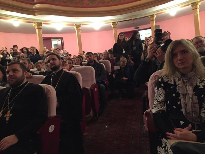 У Мукачеві відбувся концерт за участі зірки "Голосу країни" отця Олександра Клименка – 07