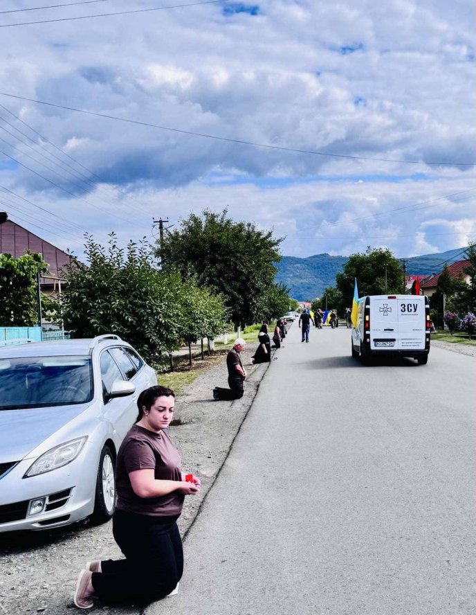 У Чинадієві поховали воїна, який тривалий час вважався зниклим безвісти – 01 У Чинадієві поховали воїна, який тривалий час вважався зниклим безвісти – 01