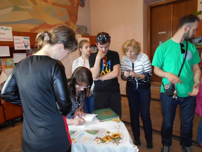 Тернопільська письменниця Ірина Мацко частувала мукачівців "Шпинатом для мізків" – 04