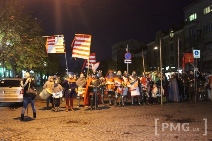 Яскраве святкування Дня святого Мартина у Мукачеві: парад ліхтариків, лицарські бої та вогняне шоу – 13 Яскраве святкування Дня святого Мартина у Мукачеві: парад ліхтариків, лицарські бої та вогняне шоу – 13