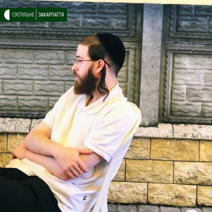 Хасиди прилетіли на Закарпаття, аби відвідати могили родичів – 04