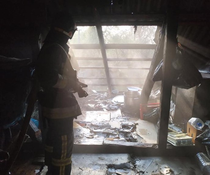 Горіла квартира і будинок: вогнеборці розповіли про пожежі на Тячівщині – 02