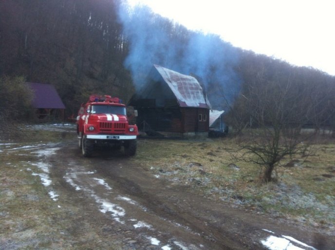 Вогонь знищив дерев’яну дачу на Ужгородщині – 02