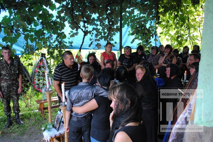 Клячаново у жалобі: односельчани прощались з Героєм, який загинув у зоні АТО (ФОТОРЕПОРТАЖ) – 01