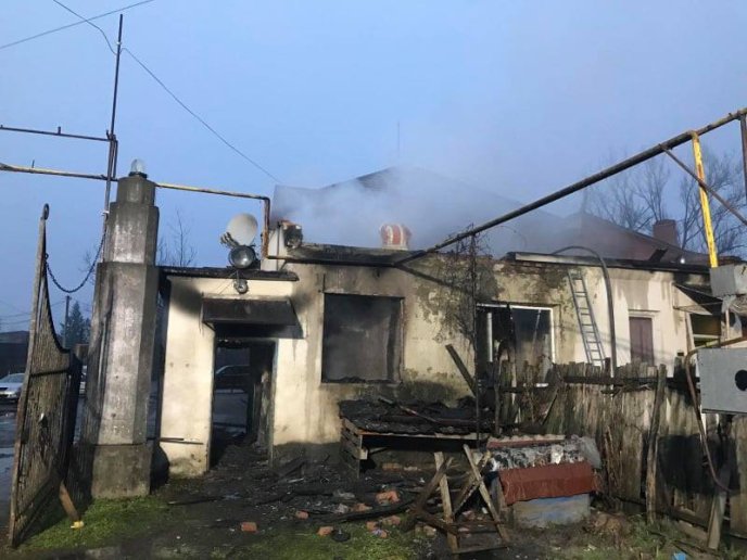 Сьогодні в Іршаві спалахнула пожежа на території недіючої фабрики – 01 Сьогодні в Іршаві спалахнула пожежа на території недіючої фабрики – 01