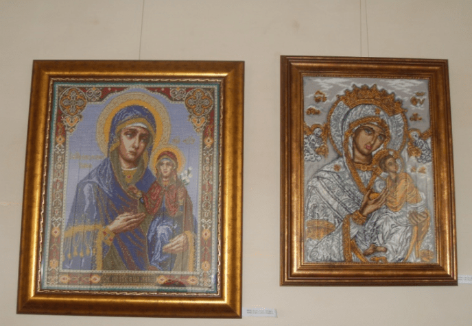 В Ужгороді словацька вишивальниця представила власні роботи – 01