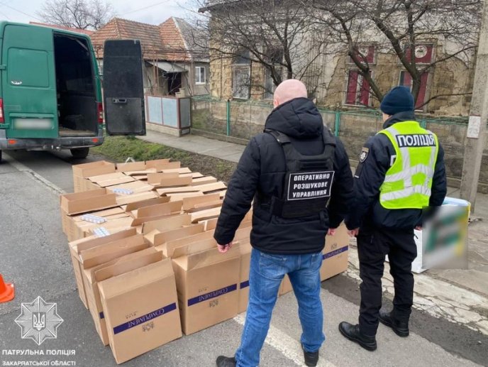 Поліцейські з прикордонниками зупинили авто: що трапилось у Ракошині – 03