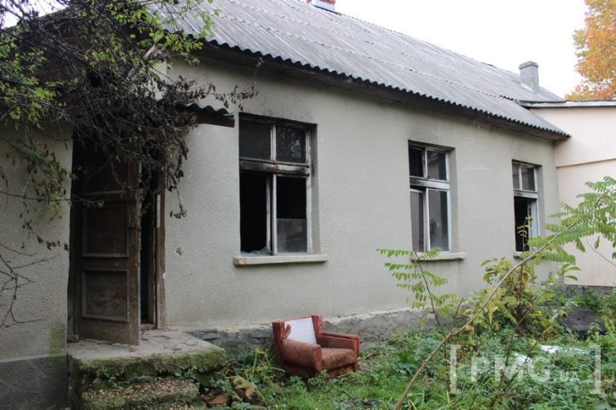 У мікрорайоні "Черьомушки" у Мукачеві горів житловий будинок – 01