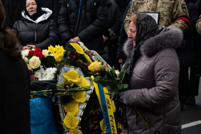 Раніше працював за кордоном: на Закарпатті поховали молодого військового – 04