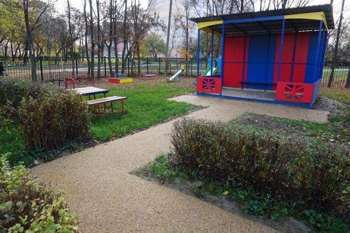 В одному з дитсадків Мукачева провели благоустрій території – 02 В одному з дитсадків Мукачева провели благоустрій території – 02