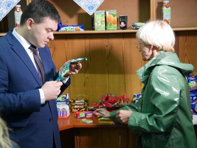 Ужгородські чиновники перевірили шкільні буфети – 15