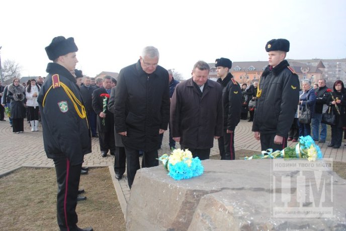 У Мукачеві вшанували річницю трагічних подій на Майдані (ФОТО) – 11