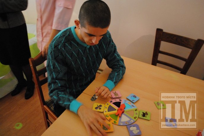 Олександр Ледида відвідав у Мукачеві Обласний центр соціально-психологічної реабілітації дітей та молоді з функціональними обмеженнями (ФОТО) – 10