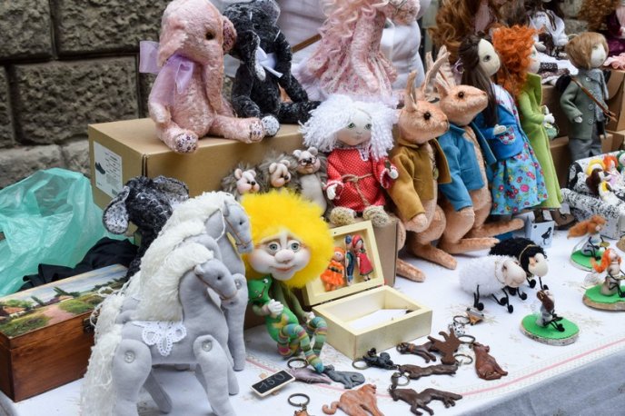 Сири, м’ясо, вино та мед: як в Ужгороді Петрівський ярмарок проходить – 04 Сири, м’ясо, вино та мед: як в Ужгороді Петрівський ярмарок проходить – 04