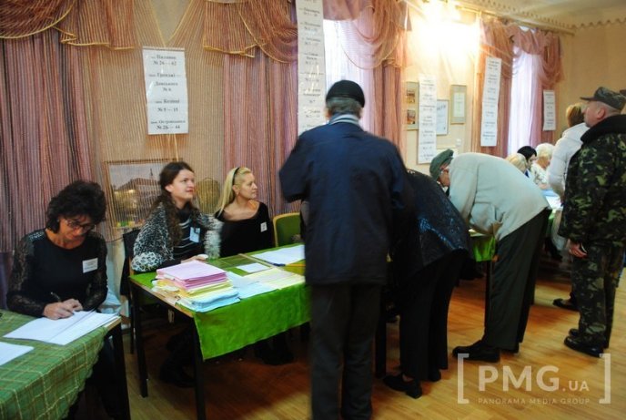 На виборчій дільниці у культурному центрі "Паланок" розпочався процес голосування – 09