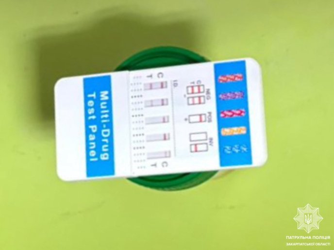 Позитивний тест на вживання наркотиків / фото: Патрульна поліція Закарпаття