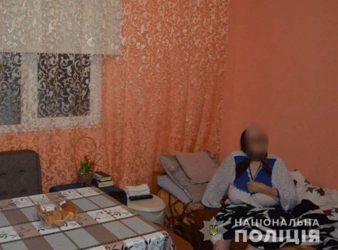 В одному з селищ двоє чоловіків напали на безпорадну бабусю – 01