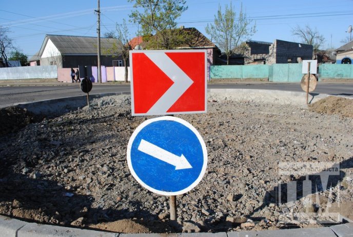 Кільцева розв’язка на перехресті вулиць Франка та Токаря обійшлася Мукачеву у понад півмільйона гривень (ФОТО) – 04