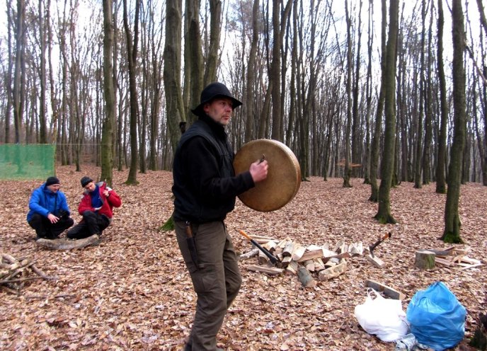 У лісі на виїзді з Мукачева влаштували новорічну зустріч у кельтському стилі – 01