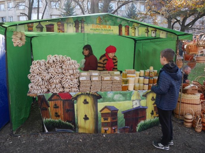 В Ужгороді триває фестиваль молодого вина "Закарпатське Божоле" – 13