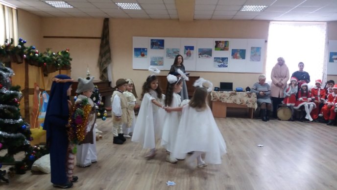У Солотвині діти колядували українською, румунською та угорською мовами – 02