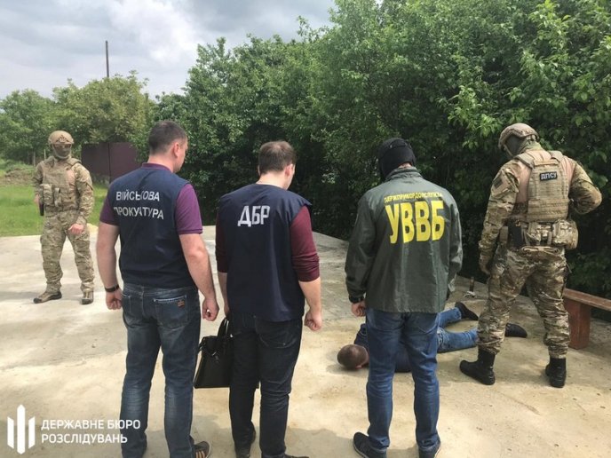 Прикордонник пропонував іншому прикордоннику 10 тисяч хабара – 01 Прикордонник пропонував іншому прикордоннику 10 тисяч хабара – 01