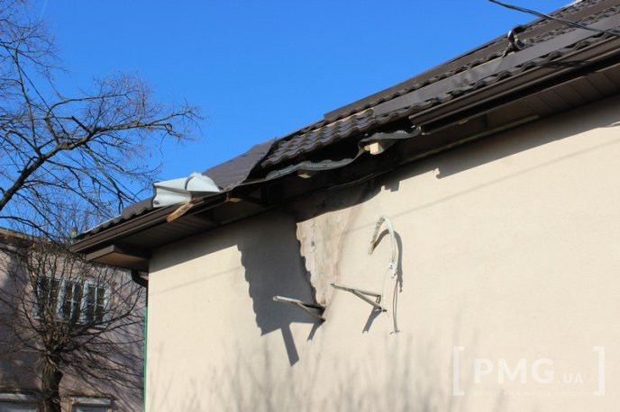 Неподалік Мукачівської ЦРЛ невідомі підпалили аптеку – 07