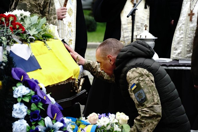 В Ужгороді поховали Героя, який минулого року мобілізувався та пішов захищати Україну – 07 В Ужгороді поховали Героя, який минулого року мобілізувався та пішов захищати Україну – 07