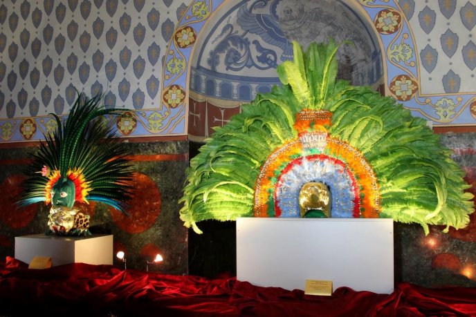 В Ужгороді презентували унікальну колекцію головних символів влади різних держав і епох – корони світу – 11