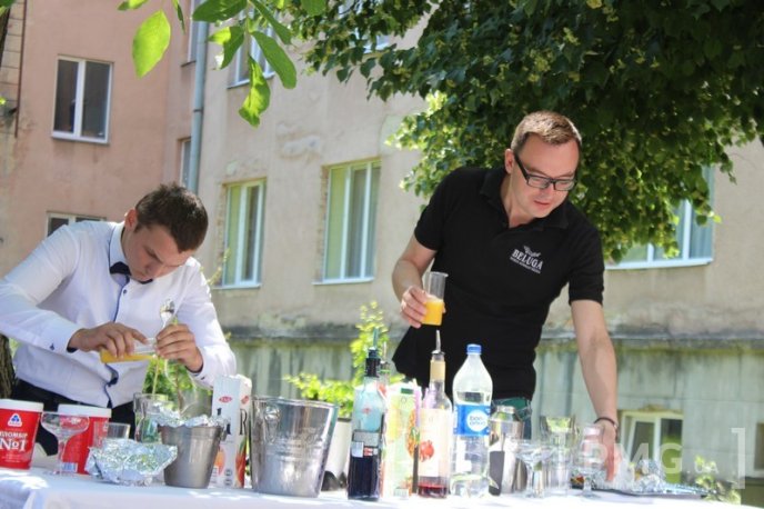 Студенти Мукачівського торговельно-економічного коледжу показали як правильно працювати в ресторанах – 18