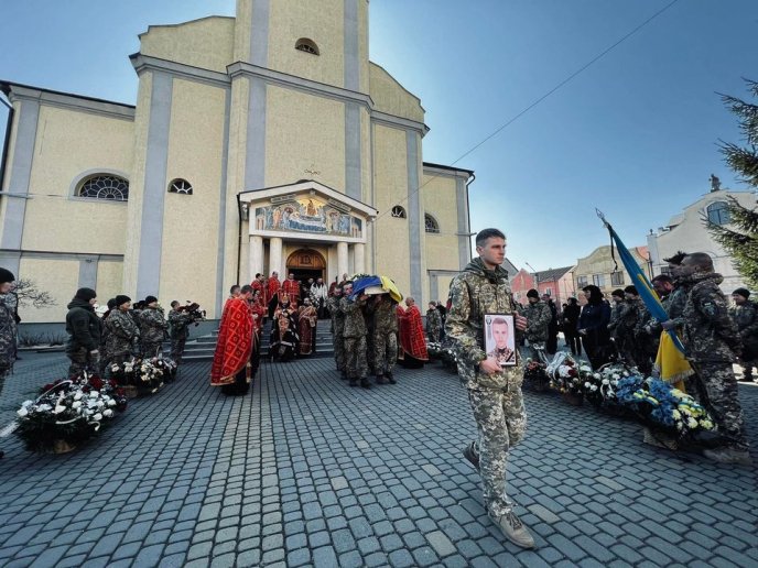 У Мукачеві поховали 21-річного воїна 128-ї бригади – 02