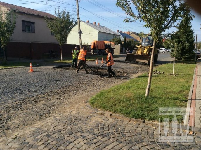 У Мукачеві демонтували одразу чотири "лежачих поліцейських" (ФОТОРЕПОРТАЖ) – 13