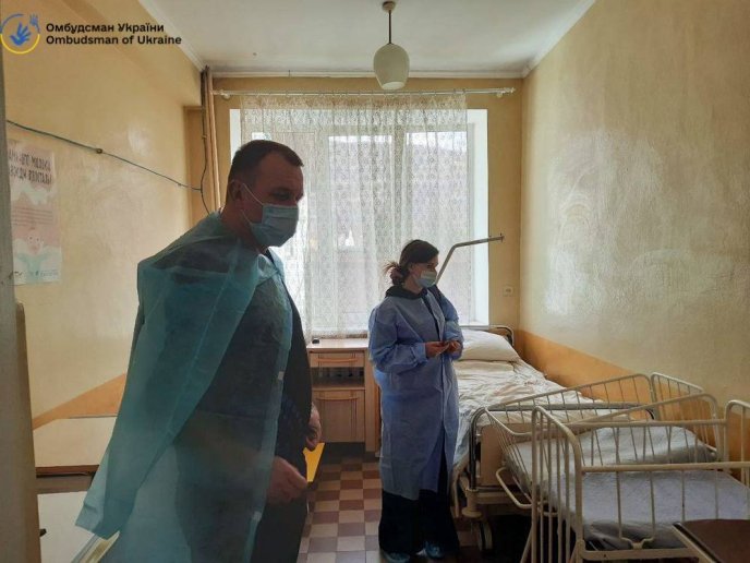 У лікарні на Закарпатті виявили критичні порушення прав людини – 03