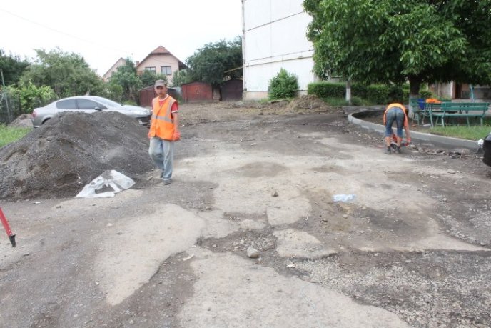 На вулиці Університетській у Мукачеві ремонтують внутрішньоквартальні проїзди – 03