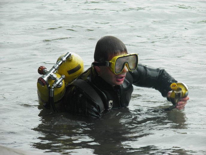 Рятувальники відшукали тіла загиблих дітей на п’ятиметровій глибині – 02
